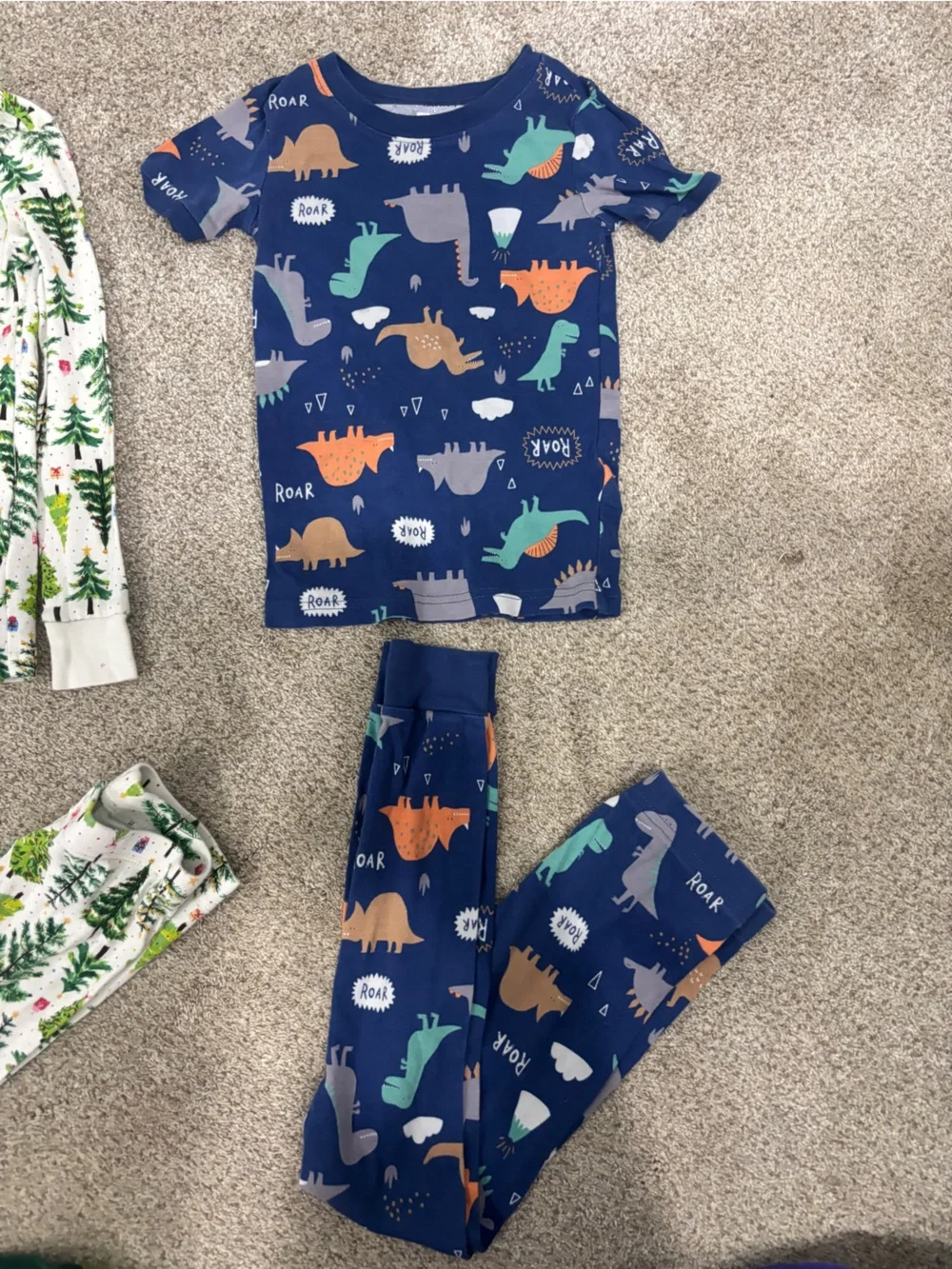 Lot of boy long sleeve pajama sets size 6/6T dinosaur  pajamas Old Navy pajamas